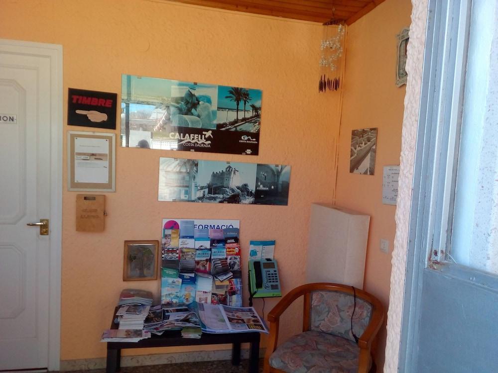 Hostal Lleida Calafell Exterior foto
